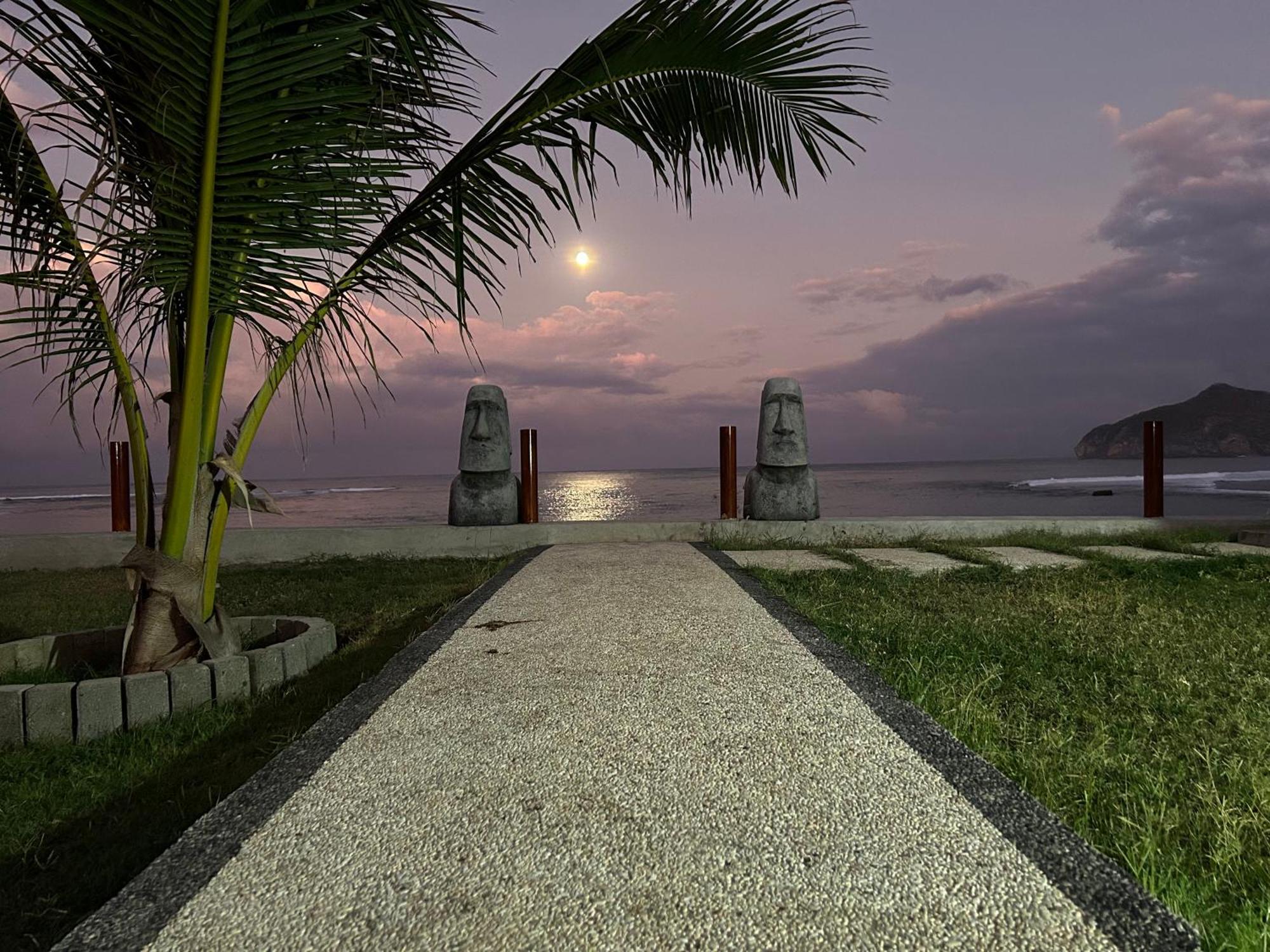 Mama Nings Beach Hotel Sekongkang Экстерьер фото