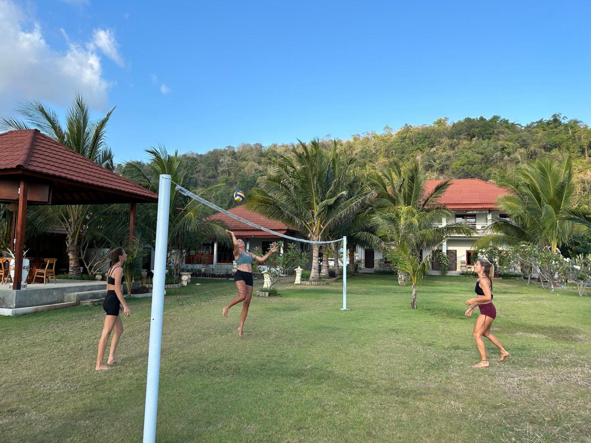 Mama Nings Beach Hotel Sekongkang Экстерьер фото
