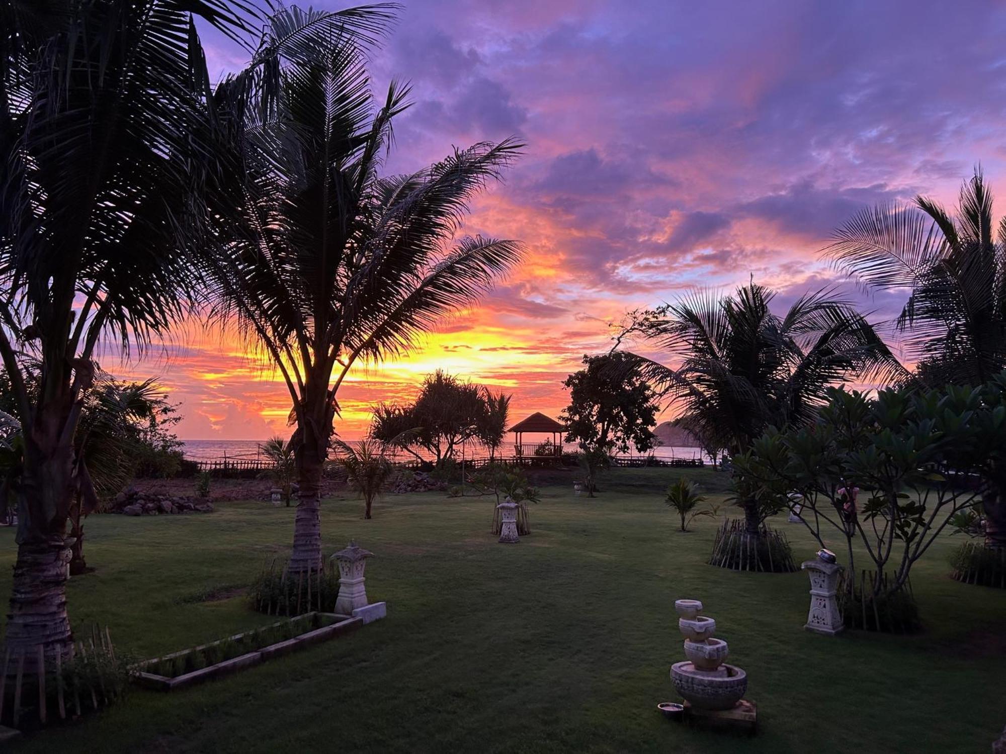 Mama Nings Beach Hotel Sekongkang Экстерьер фото