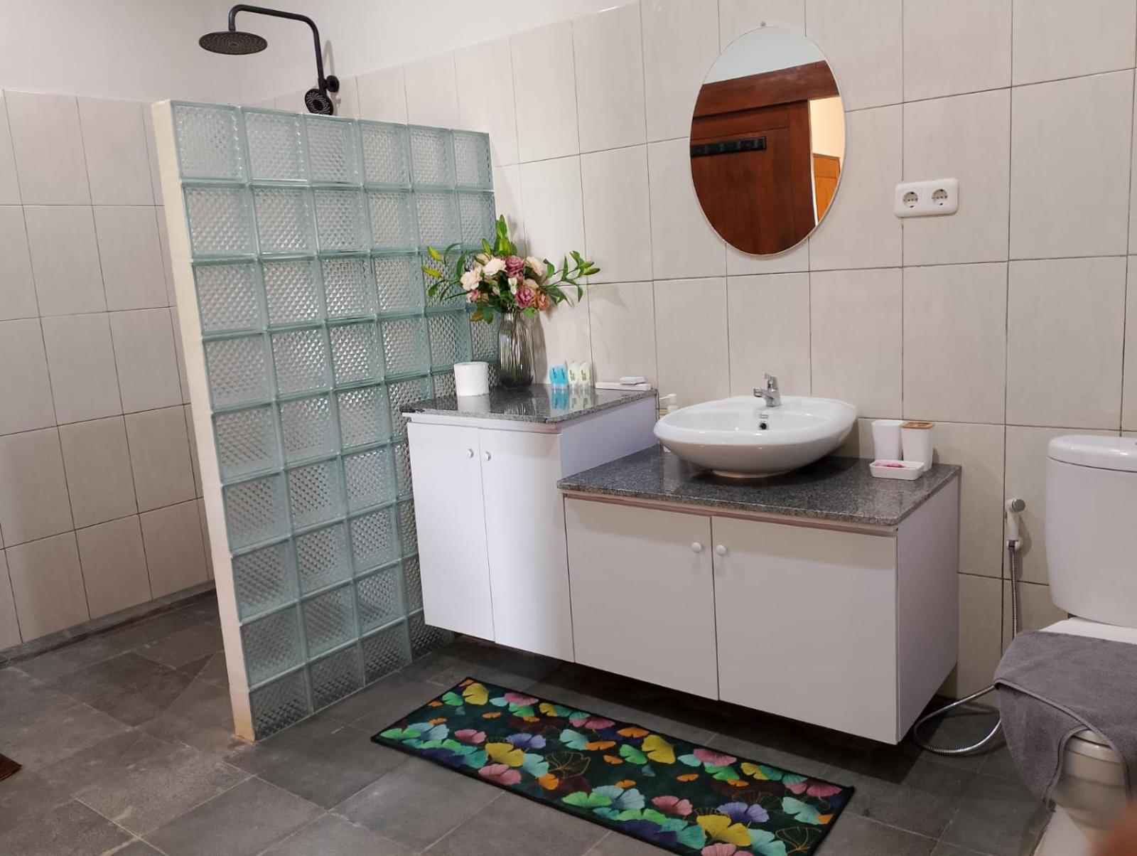Mama Nings Beach Hotel Sekongkang Экстерьер фото